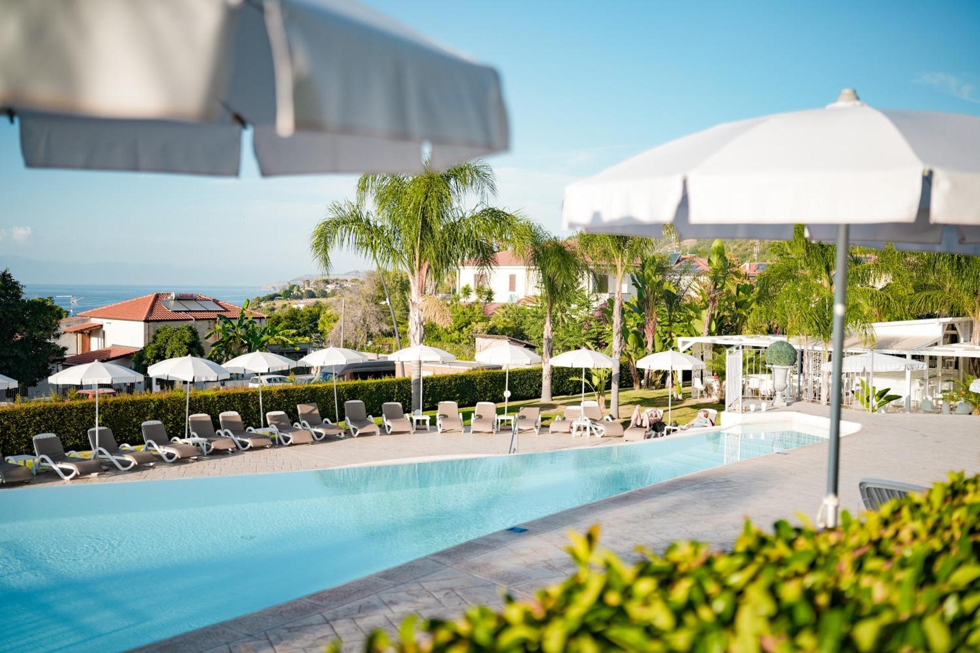 Sentido Michelizia Tropea Resort Exteriör bild