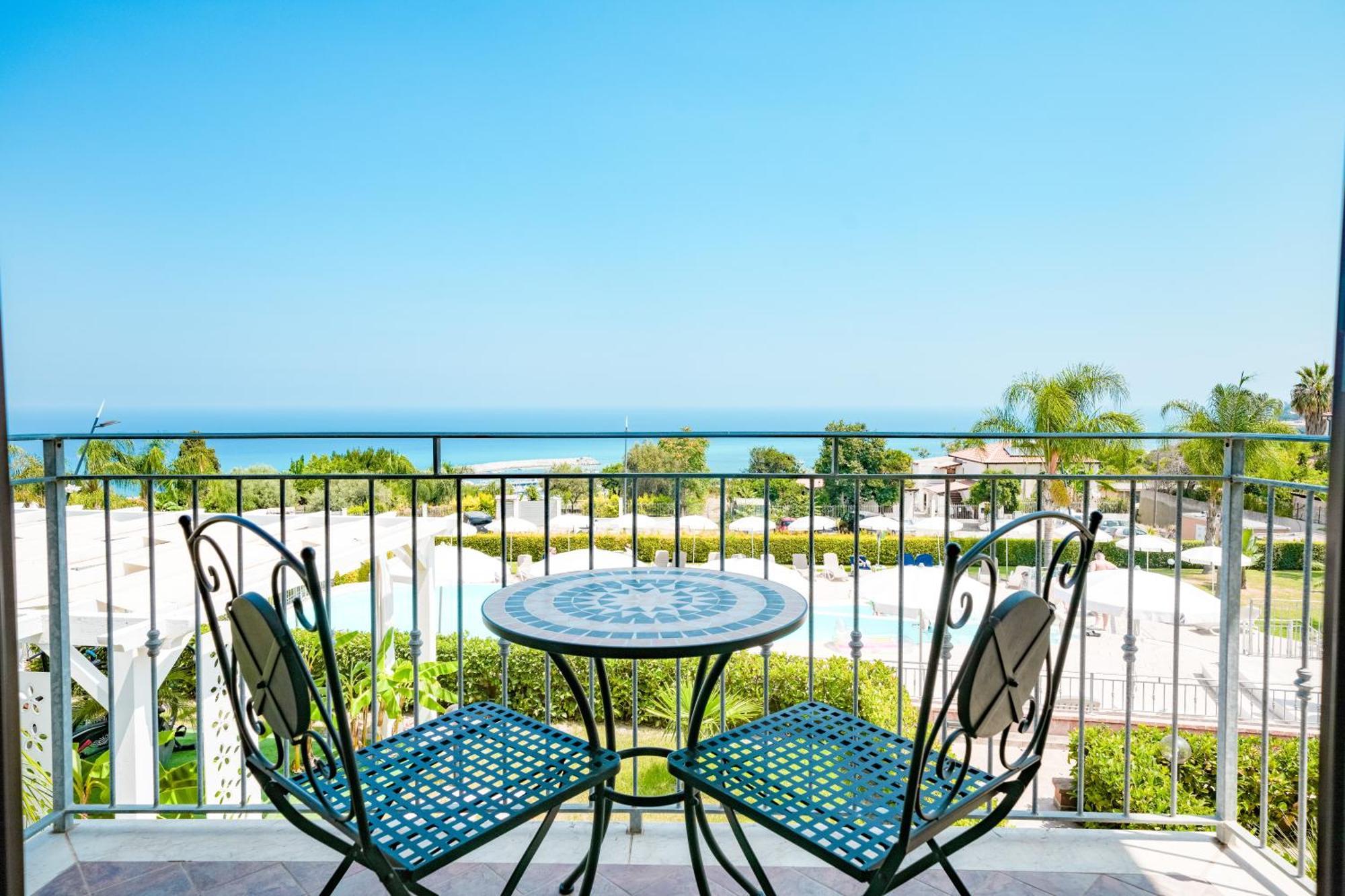 Sentido Michelizia Tropea Resort Exteriör bild